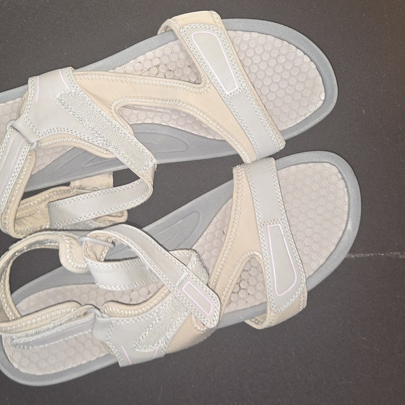 Stylish Gray Sandals BARETRAPS SIZE 11 NEW - Picture 6 of 6